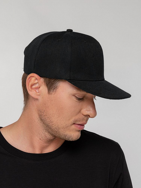 Бейсболка Snapback с прямым козырьком, черная с логотипом  заказать по выгодной цене в кибермаркете AvroraStore